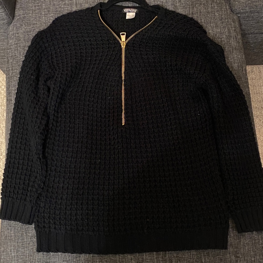 VENUS Chic Black Sweater with Gold Zipper